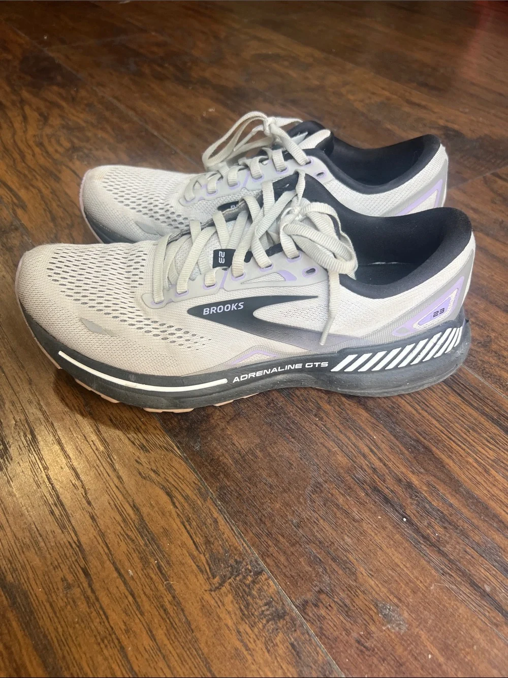 Brooks woman’s Adrenaline GTS 23 grey/black/purple size 10 MB
